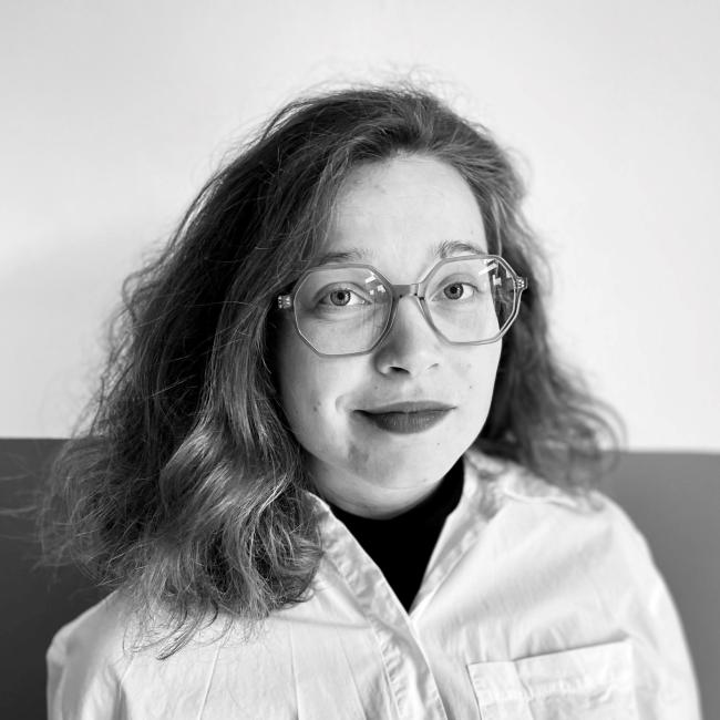 picture of a woman with glasses
