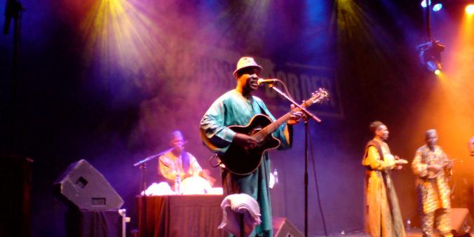 Wereldwijd dorpsplein: over de lokale implicaties van de global cultural village Wereldwijd dorpsplein: over de lokale implicaties van de global cultural village