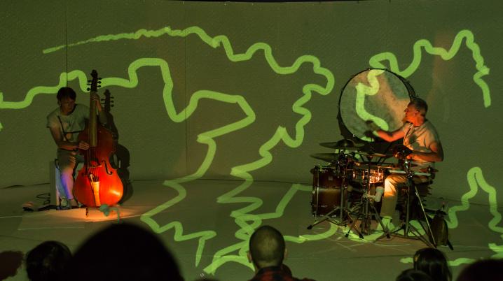 'Glimpse', Orkaan. Een van de groepen die in 2019 optraden in de VS in het kader van het internationale programma Never Grow Up! Foto Ronald Knapp